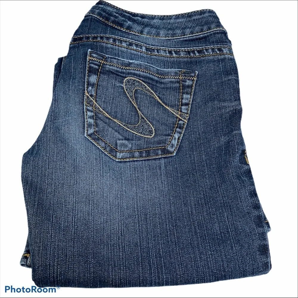 Silver jeans Tuesday style 28/31 dark wash minimal
Distressing wide leg